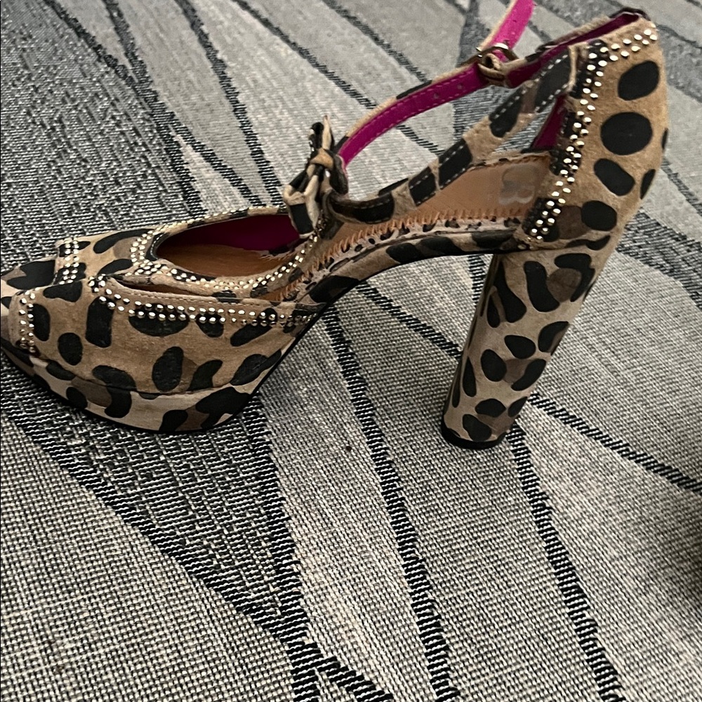 Gianni Bini Leopard Print Heels with Gold Stones - Picture 4 of 7